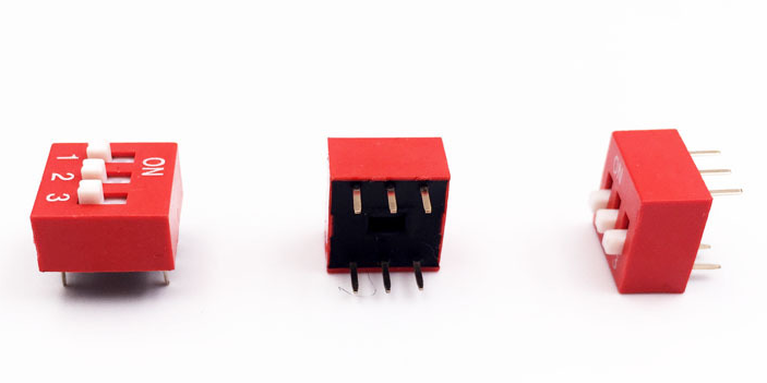 三位撥動開關3面圖