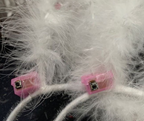 網(wǎng)紅抖音發(fā)光兔耳朵輕觸開關的應用