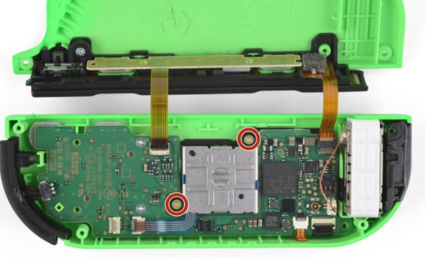 去下操作桿的最后兩顆螺絲 去下操作桿的最后兩顆螺絲