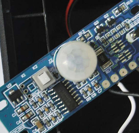 電路板上的輕觸開關 電路板上的輕觸開關